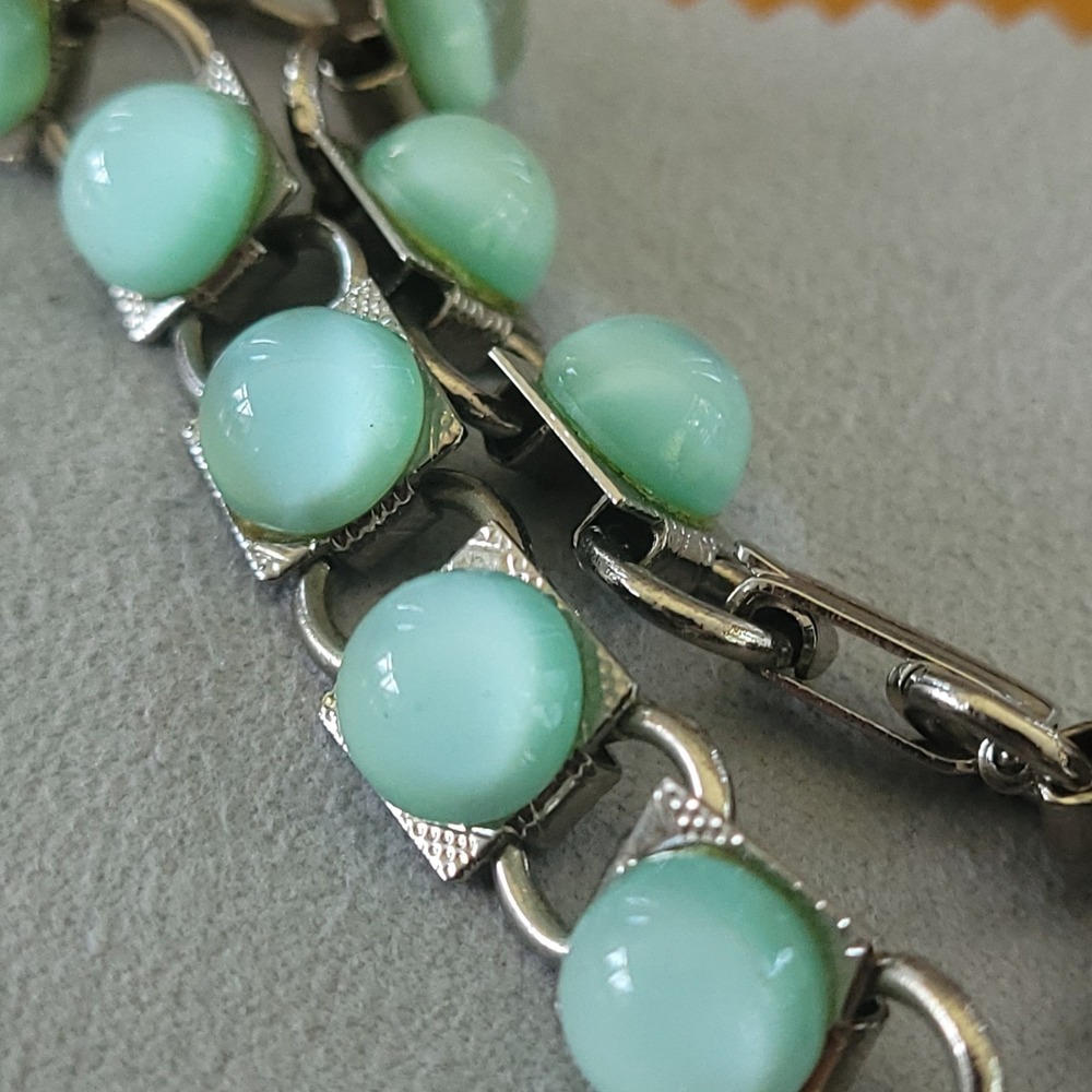 Vintage 1950s Mint Green Thermoset Lucite Cabochon Link Bracelet 7in 20g